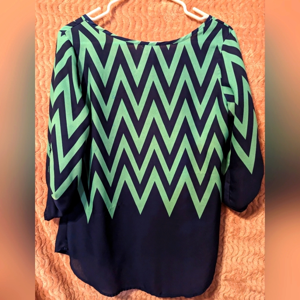 Rue 21 size medium boat cut top